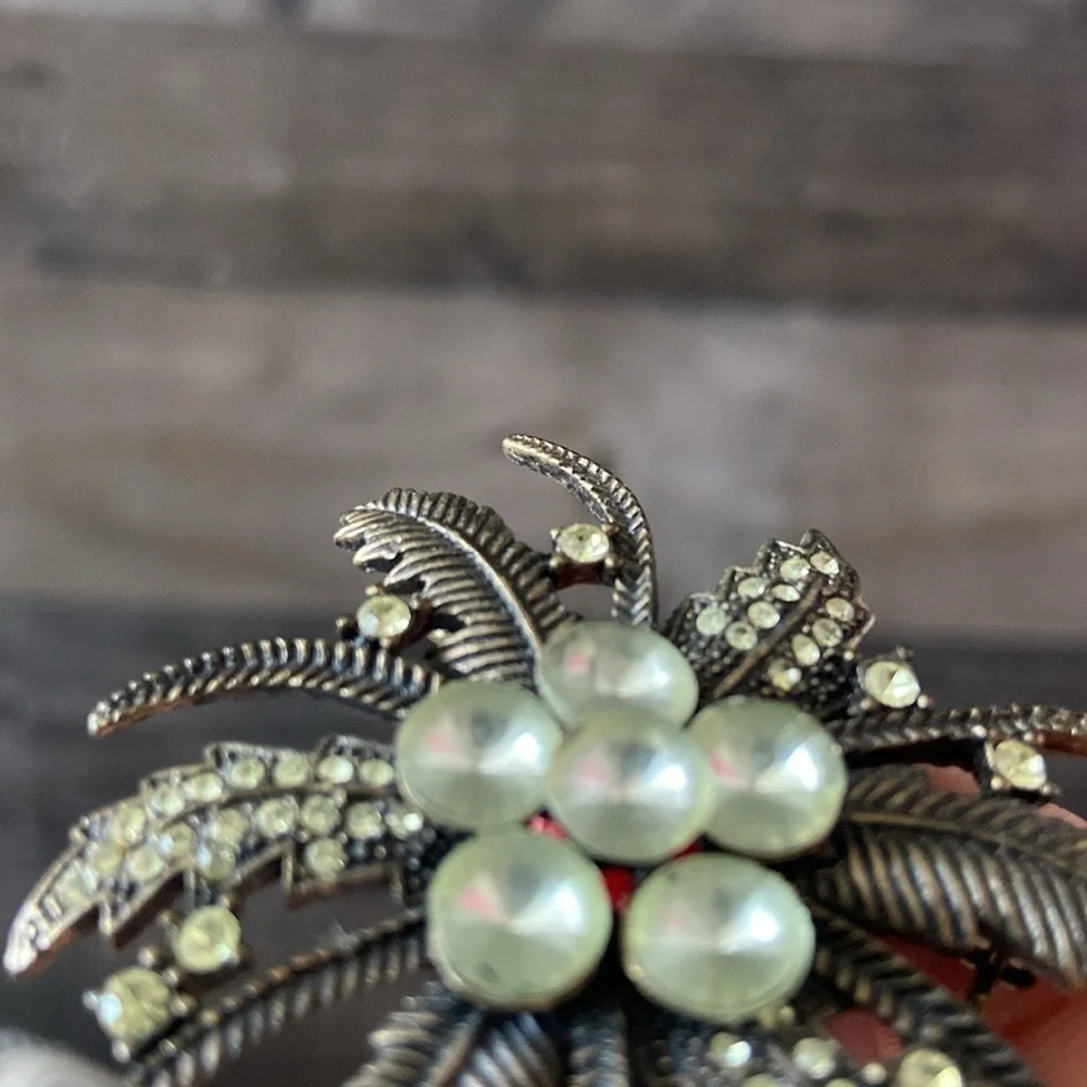 Vintage 80s floral brooch brass rhinestone formal glam sparkly retro party